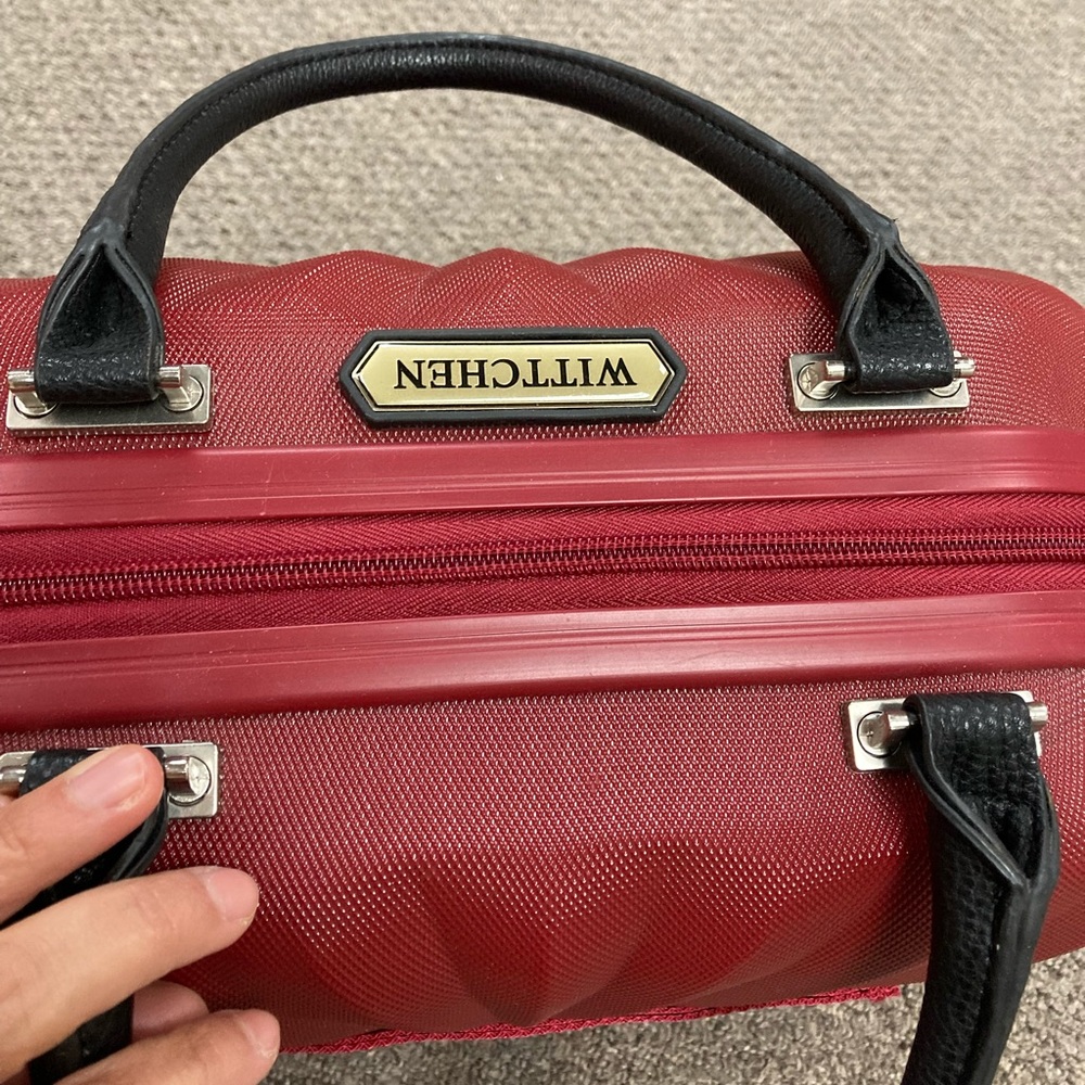 Travel handbag.